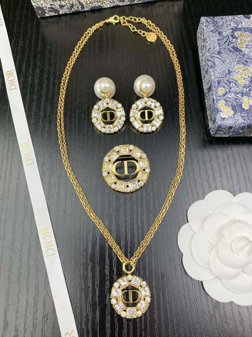 Picture of Dior Sets _SKUDiorsuits0922568511